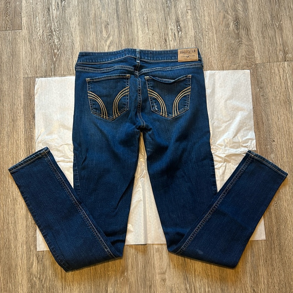 Hollister Jeans! Size 7R.
